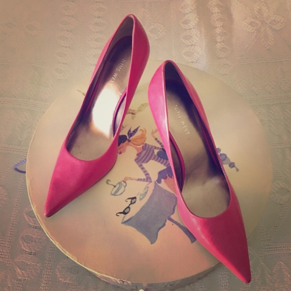 Hot pink sassys heels!